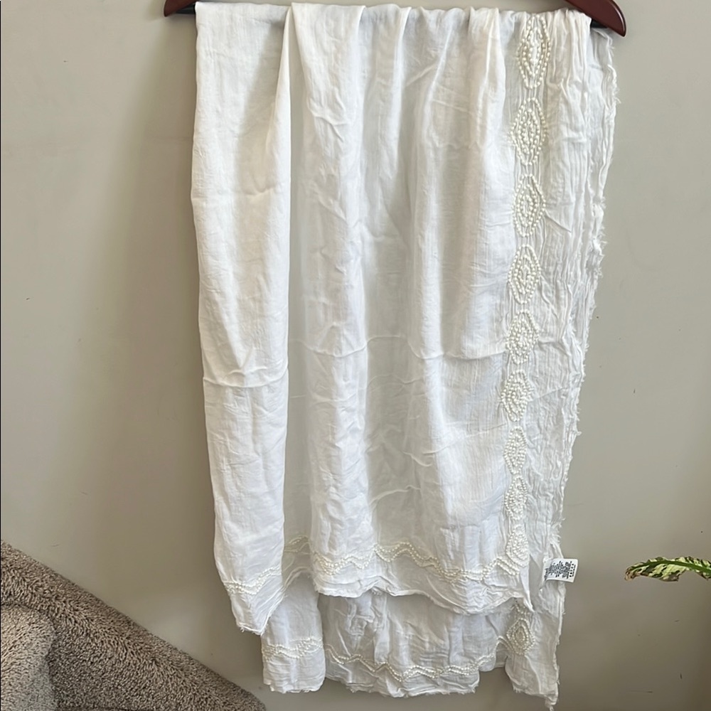 Wilfred//NWOT Elegant White Lace Trim Scarf
